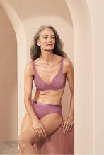Load image into Gallery viewer, Berlei Barely There Lace Contour Bra