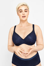 Load image into Gallery viewer, Berlei Barely There Lace Contour Bra